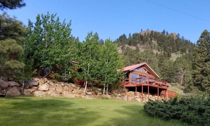 Wolf Creek House | Sleeps 15-16 Montana's Wolf Creek Lodge