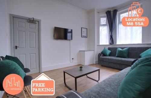 Manchester House | Sleeps 18 Lovely Mcr Home by City SuperHost