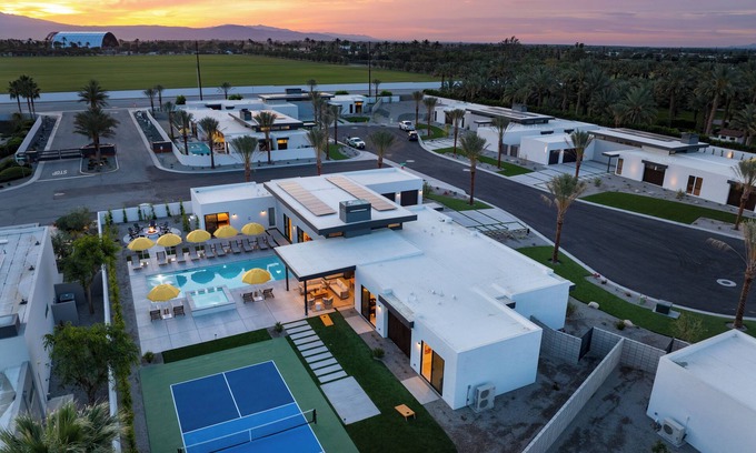 La Quinta House | Sleeps 34 | 2 Villas, Pool, Pickleball + Bocce | Polo Villas Elara by AvantStay