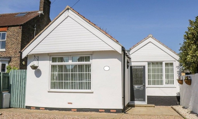 Nafferton House | Sleeps 4|Parking| Fully Equipped |Contractors