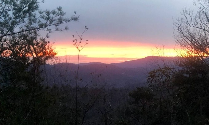 Purlear House | Sleeps 6! Private Suite NC Mountain views of Blue Ridge Parkway