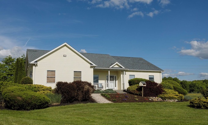 Greenville Cabin | Sleeps 8, country stay, peaceful, pond