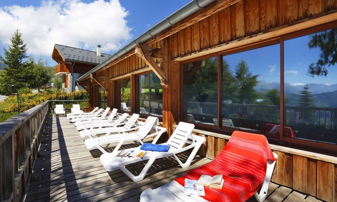La Toussuire Condo | Sleeps 8! Mountain Adventure + FREE Shuttles
