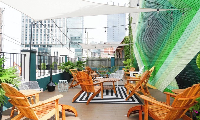 Rutledge Hill House | Sleeps 8 | SoBro Suites w/Local Art, Walk to Music & Dining – by AvantStay