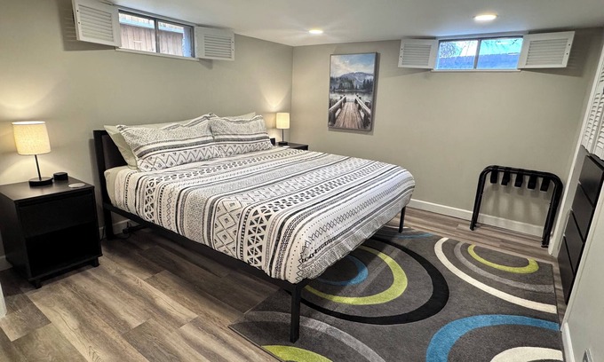 Sloan Lake Apartment | Sloan’s Lake ★ King Bed ★ Off-Street Parking ★ Private Entrance ★ Near Stadium
