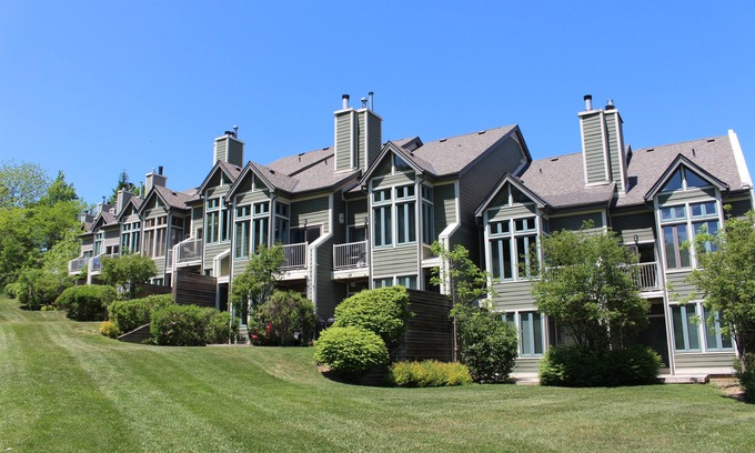 The Blue Mountains Condo | Slope Side Chalet Style Townhome, Very Clean. Free Night Stay.