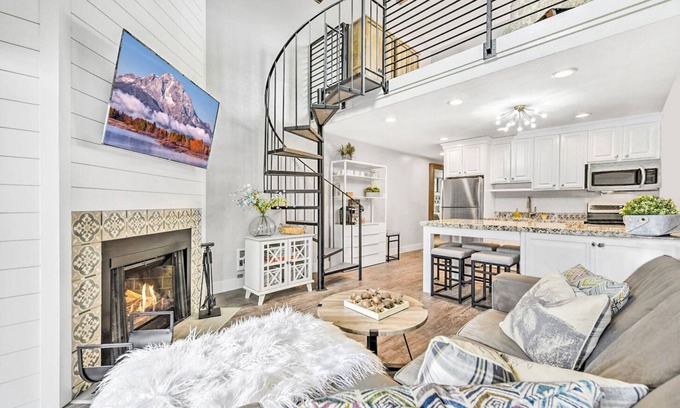 North Park City Condo | Slopes, Soaks & Park City Fun at Your Door