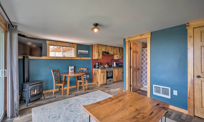 East Burke Condo | Slopeside Burke Mountain Condo w/Fireplace!