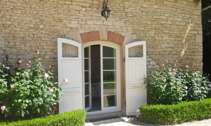 Montbellet Cottage | Small cottage for 2 persons with swimming pool in the old stable of our Castle