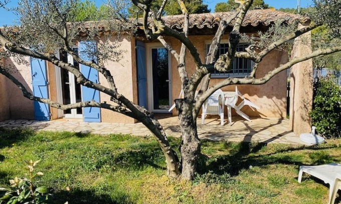 Lorgues Villa | Small farmhouse with pool, all mod cons, linen, bath towels