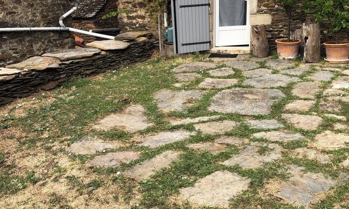 Concoules Apartment | Small gîte in Cevennes with artisan workshops