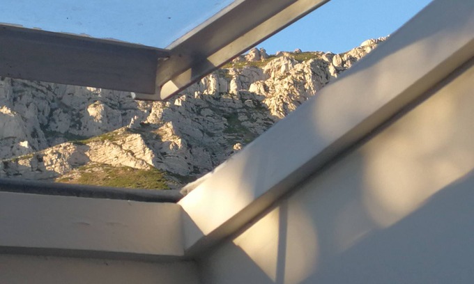 9th Arrondissement House | small house in the calanques national park