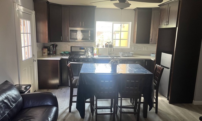 Van Nuys House | SMALL HOUSE WITH A BIG HEART