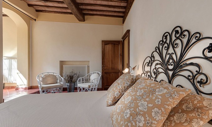Casole d'Elsa House | Small house with panoramic swimming pool, terrace and wi fi