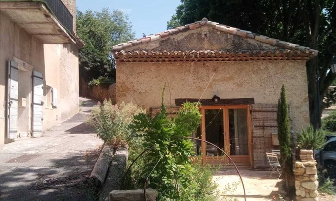 Vaugines House | Small recently renovated house with lots of charme in Luberon, Provence.