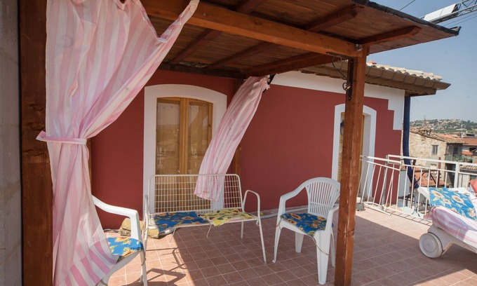 Pagliare del Tronto Apartment | Small theater fashion suite