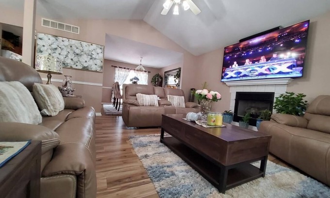 Columbia House | Smart home, entire Loft, 3 bedroom, 2 bath