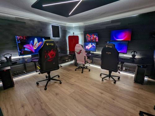 Innri-Njarthvik House | Smart Luxury - Gaming Arena, Gym, Sauna and Jacuzzi