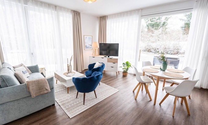 Bad Zwischenahn Apartment | SmartFewo: House Water | Penthouse | Sauna | Park - Residence by the small sea