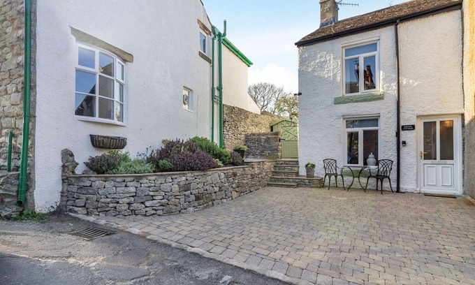Peak District Cottage | SMITHY COTTAGE, romantic, character holiday cottage in Bradwell