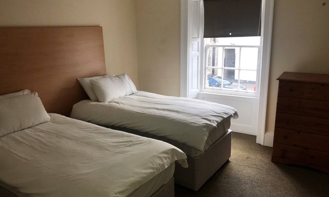 Cumbernauld Apartment | Smithyends Apartment