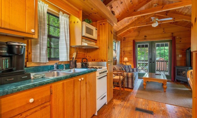 Candler Cabin | Smokey Mountain · Tiny House Cabin Spectacular Views on 12 Acres