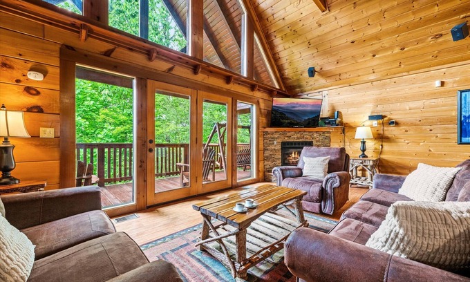 Black Bear Falls House | Smoky Top Lodge|GameRoom|HotTub|NearDowntownGatlinburg