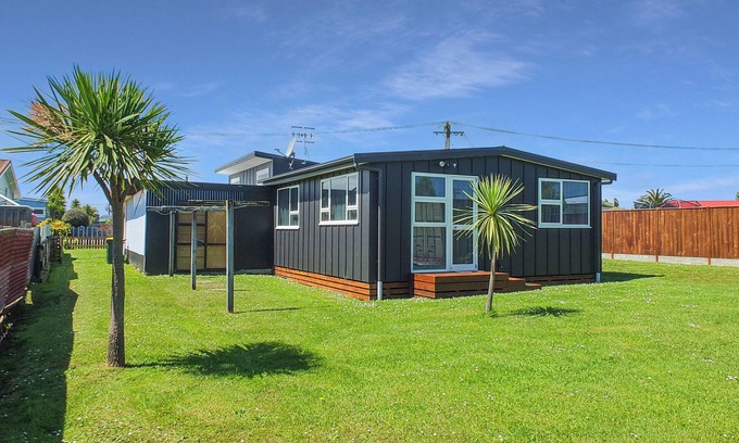 Foxton Beach House | Snapper Bach - Foxton Beach Holiday Home