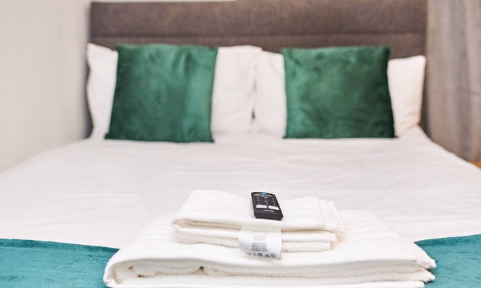 Northampton House | Snooze Luxe House Room 3