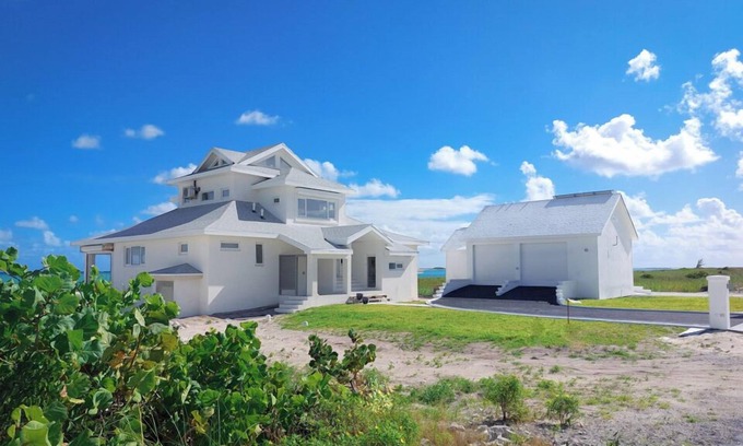 Sugar Loaf Settlement House | Snow Bay Villa, San Salvador