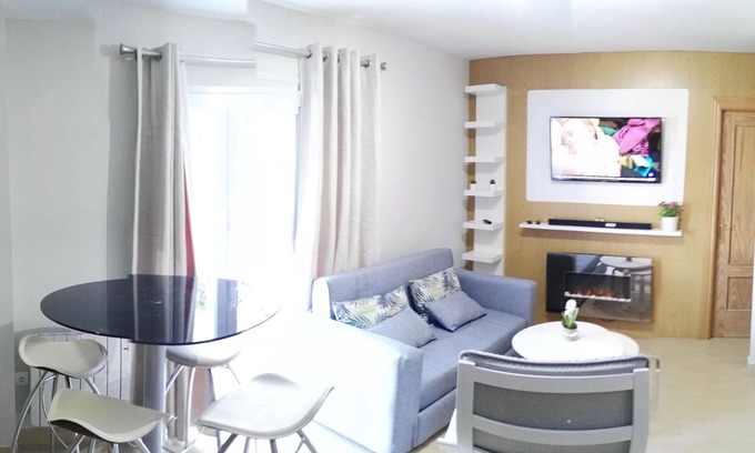 Pradollano Apartment | SNOW IN MIRAMAR, apartment at the foot of the slopes