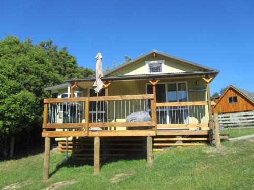 Little River House | Snowberry Cottage at Lochsloy Farm Little River
