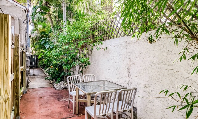 Old Northwood House | Snowbird-Friendly Home with Free WiFi, Full Kitchen, and Private Washer/Dryer