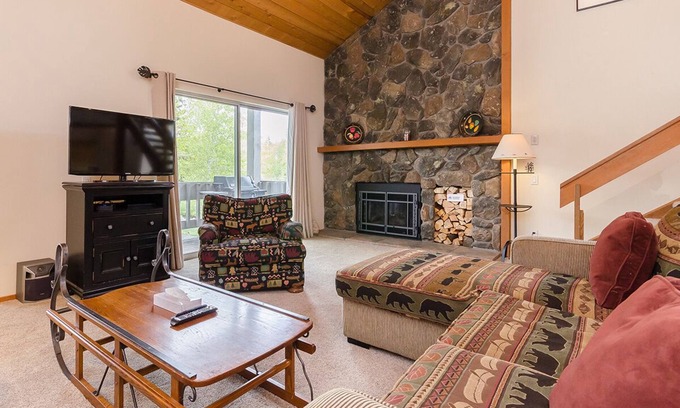 Mammoth Lakes Condo | Snowcreek Resort Vacation Rental #644