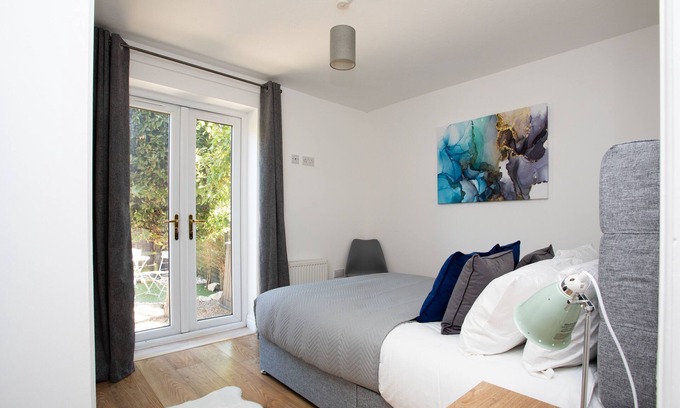 Beaconsfield Apartment | Snug apartment in the heart of Beaconsfield Old Town