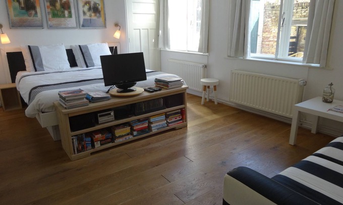 Vlissingen Apartment | So much more like a bed and breakfast!