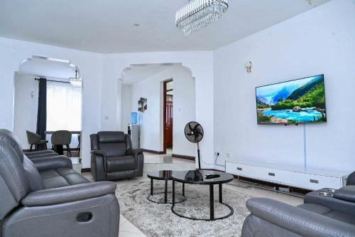 Kisumu Apartment | Sofitel Executive 4 bedrooms all ensuite own compound