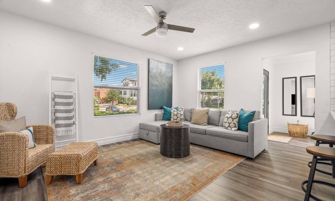 Courier City - Oscawana House | SoHo Oasis - Stunning Home In Heart of SoHo