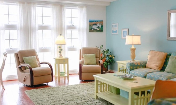 Sandbridge Condo | Sojourn Beach Haven Sleeps 7 with Pool near Beach