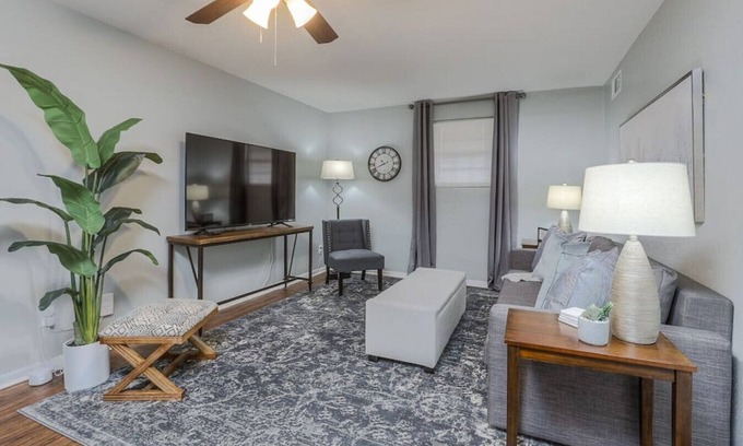 Overland Park Apartment | Solace: 2 bed/1 bath