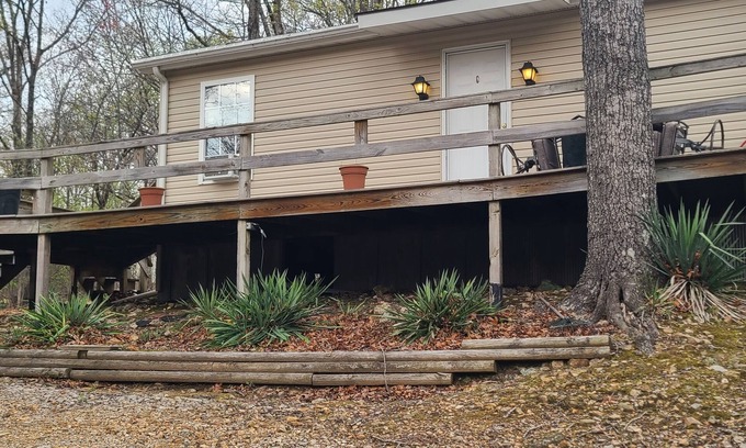 Wappapello Cabin | SOLAR ECLISPE! Cozy Wappapello Lake Cabin!