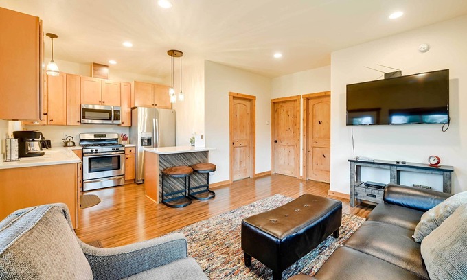 Soldotna Cabin | Soldotna Fishing Cabin ~ Half-Mi to Kenai River!
