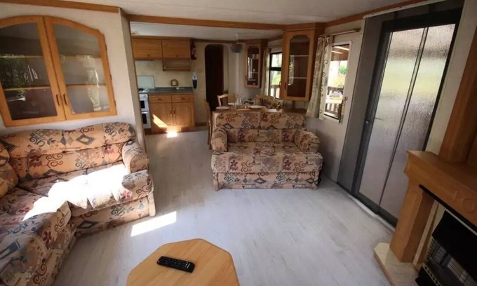 Puybrun House | SOLE CAMPING * - Mobil'home RUBIS GRAND CONFORT, 4/6 pers, CLIMATISE, TV 4 à 6 personnes - 4 pers. inclus dans le tarif