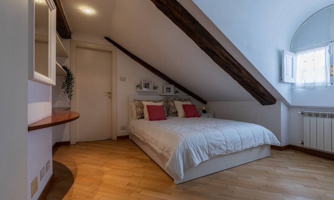 Historic Centre Apartment | Solferino Home by Wonderful Italy