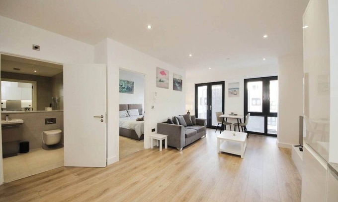 Barnt Green Apartment | Solihull 1 Bed apartment with Gym & Parking, NEC