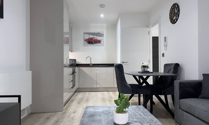 Barnt Green Apartment | Solihull Apartment NEC, HS2, BHX, JLR