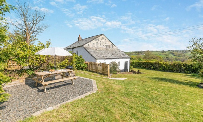 Ashwater House | Somerdale - Three Bedroom House, Sleeps 5