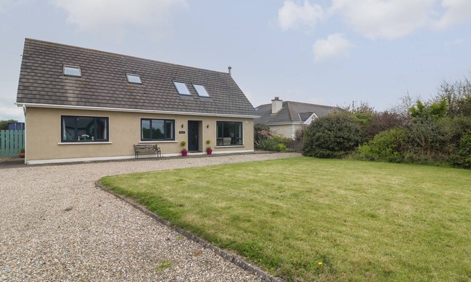 Fethard on Sea Cottage | SONAS, pet friendly, with open fire in Fethard-On-Sea, County Wexford