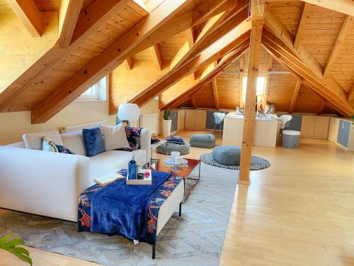 Seekirchen am Wallersee House | "SONNTAGSGLÜCK" - Premium Apartments Seekirchen, ruhiges Feriendomizil im Grünen, gemeinsamer Poolarea