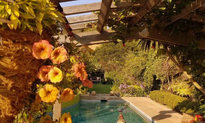 Santa Rosa House | SONOMA COUNTY HILLTOP OASIS
